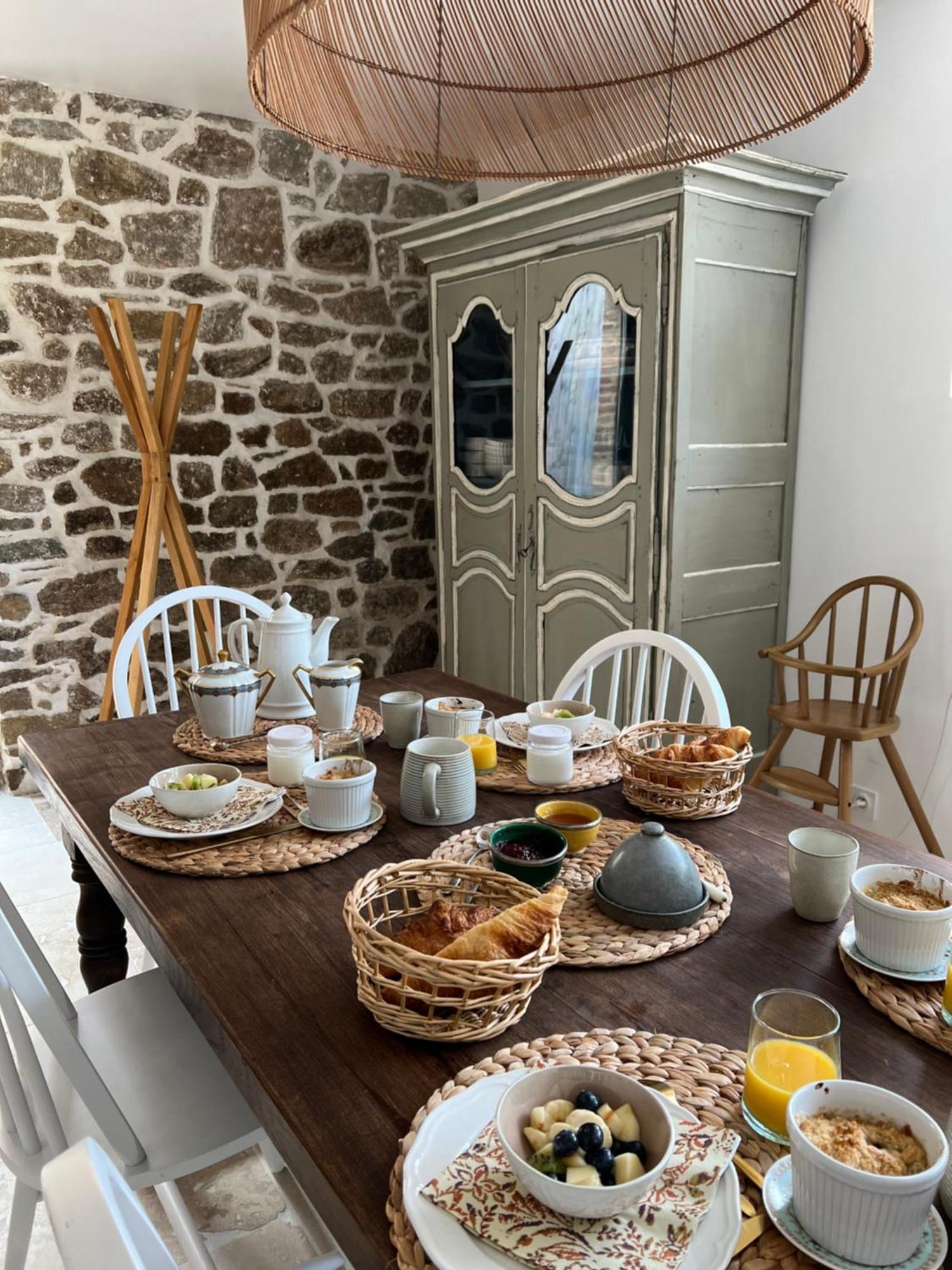 Le Logis De La Lettre Bed and Breakfast Tinténiac Esterno foto
